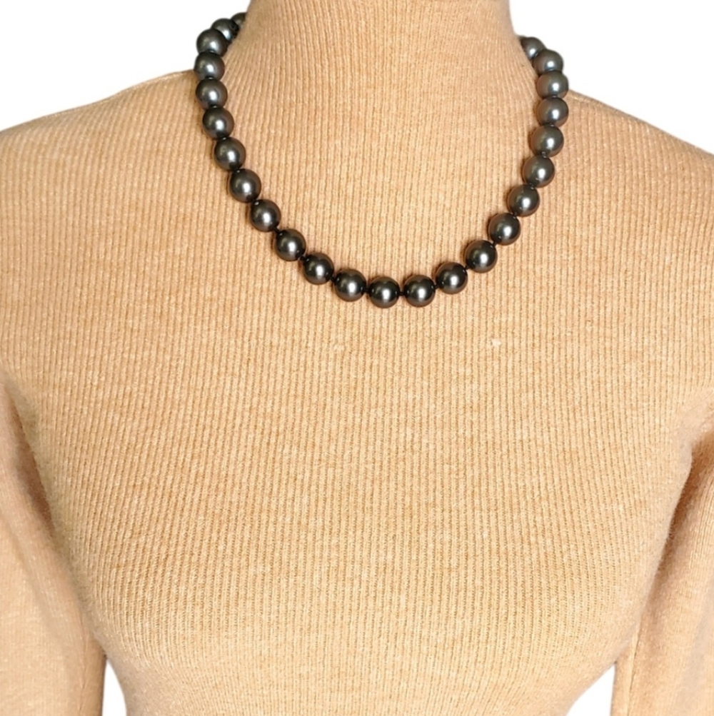 Vintage Black Pearl Necklace by LUC